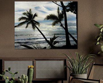 Uitzicht met palmbomen en zee in Costa Rica  by Maartje Abrahams