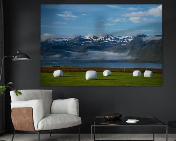 Besneeuwde bergtoppen in IJsland van Menno Schaefer