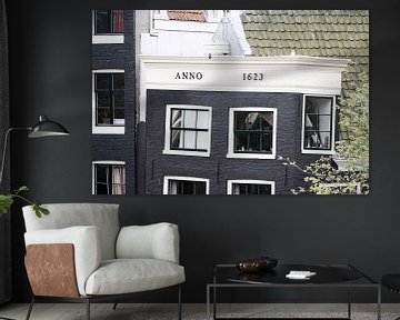 Old canal house in Amsterdam by Peter Bartelings