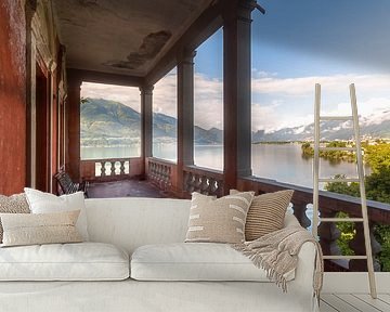 Uitzicht op het Water. van Roman Robroek - Foto's van Verlaten Gebouwen