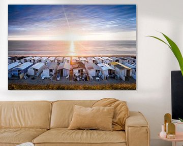 Strandhuisjes in Zandvoort tijdens zonsondergang van Renzo Gerritsen