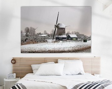 winterlandschap met windmolen in Alkmaar van eric van der eijk