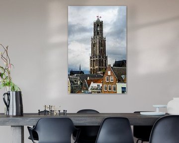 Donkere wolken rond de Utrechtse Domtoren op Koningsdag. by Margreet van Beusichem