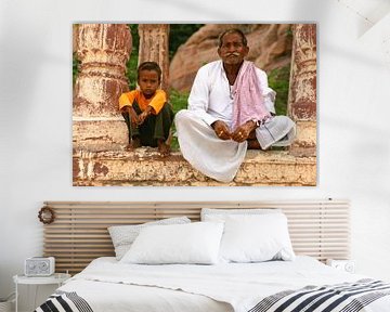 Kleiner Junge und alter Mann in Jodhpur von Gert-Jan Siesling