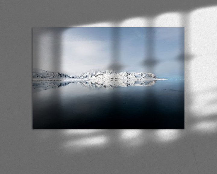 Impression: Le reflet ultime d'un glacier sur le Spitzberg sur Gerry van Roosmalen