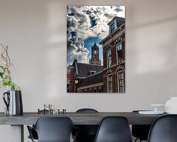 Donkere wolken bedreigen de Utrechtse Domtoren. van Margreet van Beusichem