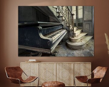 Klavier neben der Treppe