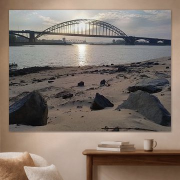 Zonondergang in Nijmegen bij de Waalbrug