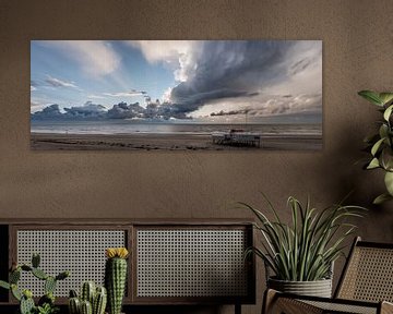 Storm op het strand 02 by Arjen Schippers