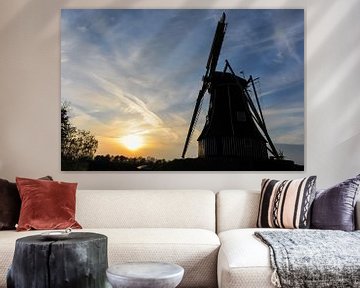 Hollandse windmolen bij zonsondergang van Robert de Jong