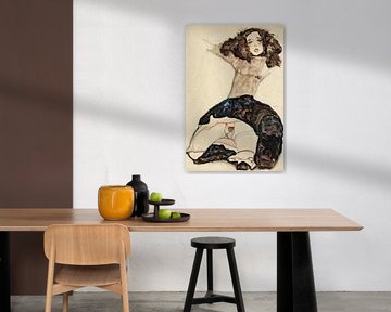 Egon Schiele. Schwarzhaariges Mädchen mit angehobenem Rock