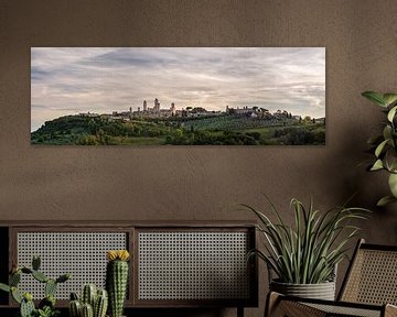 San Gimignano - Toscane - skyline panorama van Teun Ruijters