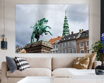 Statue and buildings in the city Copenhagen by Rico Ködder