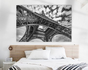 Eiffel Tower in black and white by Ronne Vinkx