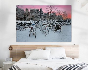Winter in Amsterdam bij zonsondergang van Eye on You