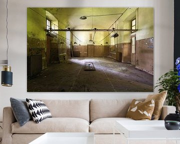 Chambre dans un hôpital abandonné. sur Roman Robroek - Photos de bâtiments abandonnés