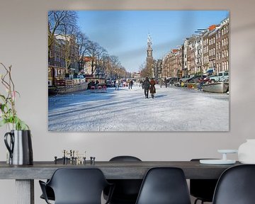 Besneeuwd Amsterdam in de winter in Nederland  van Eye on You