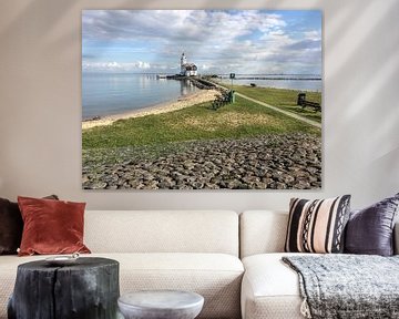 Kleurenfoto van de de vuurtoren "Het Paard" aan de oostkant van het eiland Marken van Hans Post