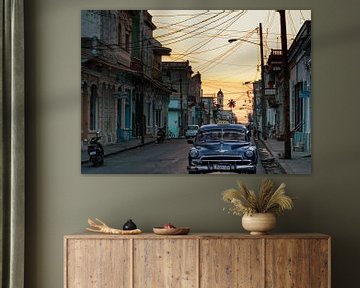 Cubaanse straat tijdens zonsondergang van Eddie Meijer