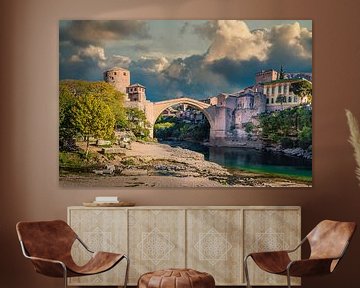 Stari Most, de oude brug in Mostar, Bosnië-Herzegovina van Rietje Bulthuis