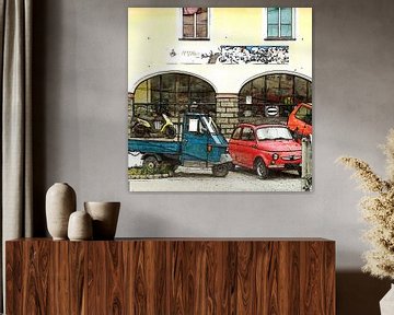 Oude Italiaanse auto`s en een scooter in italië van Joke te Grotenhuis