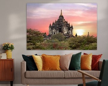 Shwe Sandaw Pagoda in Bagan in Myanmar bij zonsondergang sur Eye on You