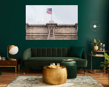Brooklyn Bridge met maan en Amerikaanse vlag van Wijnand Loven