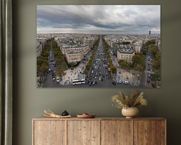 De Champs Elysées vanaf de Arc de Triomphe in Parijs