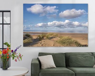 Zeezicht met wolkenlucht vanuit de duinen, op Texel van Ad Jekel