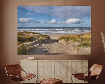 Zeezicht met wolkenlucht vanuit de duinen, op Texel van Ad Jekel