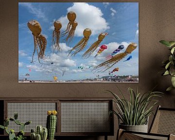 Vliegers op het strand by Stefan Wapstra