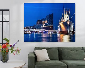 Hamburg Elbphilharmonie en Cap San Diego bij nacht