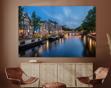 Amsterdamer Kanäle während der blauen Stunde