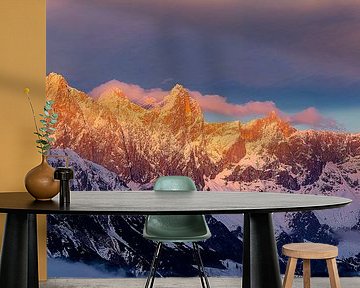 Alpenglühen in de bergen van Coen Weesjes