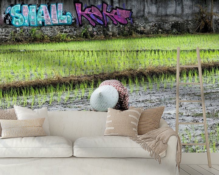 Sfeerimpressie behang: Rijstplanter in Bali van Brenda Reimers