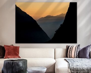Berge in Nepal mit Sonnenuntergang von Ellis Peeters