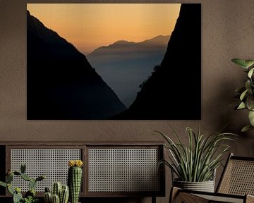 Montagnes du Népal avec coucher de soleil sur Ellis Peeters