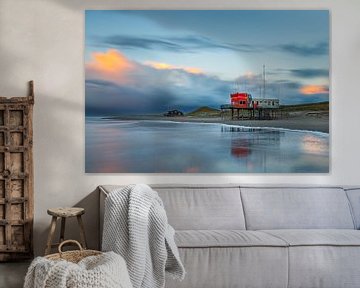 Strand Petten bij zonsondergang van Pim Leijen