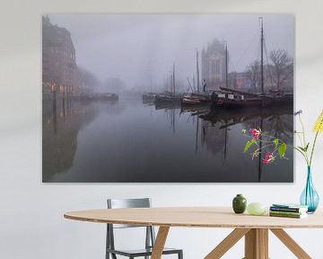 Oude haven Rotterdam in de mist.