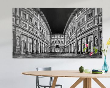  Uffizi Galerie Florenz in der Nacht in Schwarz und Weiß I von Teun Ruijters