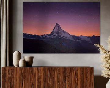 Sterne über dem Matterhorn in den Schweizer Alpen