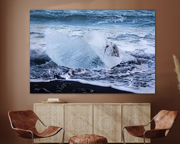 Ice on the black sand beach of Iceland von Marcel Alsemgeest