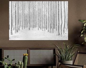 Jouer avec des lignes d'arbres dans la forêt sur Margreet Piek