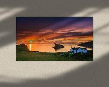 Sonnenuntergang im Duntulm Castle und Duntulm Hotel, Isle of Skye, Schottland