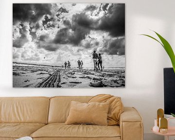 Strandwandeling terwijl de wolken dreigen van Emil Golshani