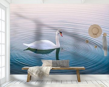 Serene Schwan im Wasser bei Sonnenuntergang