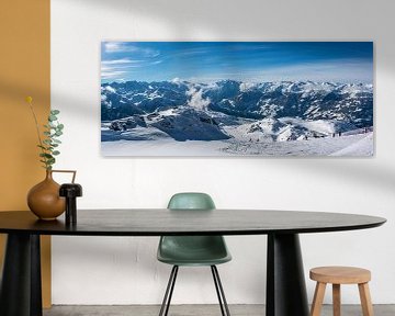 Ansicht über den Schnee bedeckte Berge in den Tiroler Alpen in Österreich von Sjoerd van der Wal