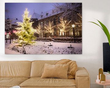 Weihnachten am Nieuwe Markt in Zwolle mit Schnee, Lichtern und einem Weihnachtsbaum von Sjoerd van der Wal Fotografie