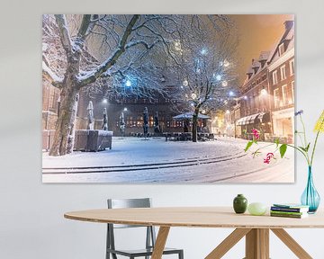 Winters Zwolle in de avond met sneeuw en kerstversiering van Sjoerd van der Wal
