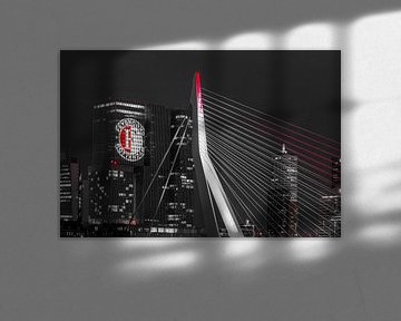 Feyenoord projectie op 'De Rotterdam' detailled black and white van Midi010 Fotografie